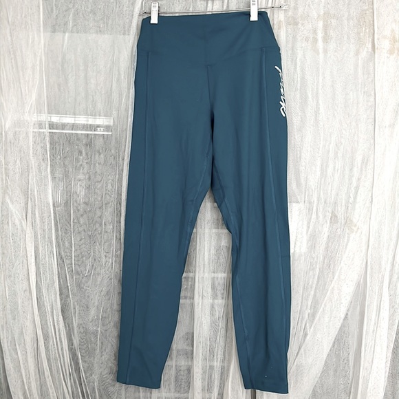 ⭐️ Pink Victoria’s Secret Ultimate turquoise fitted exercise leggings women M - Picture 1 of 9